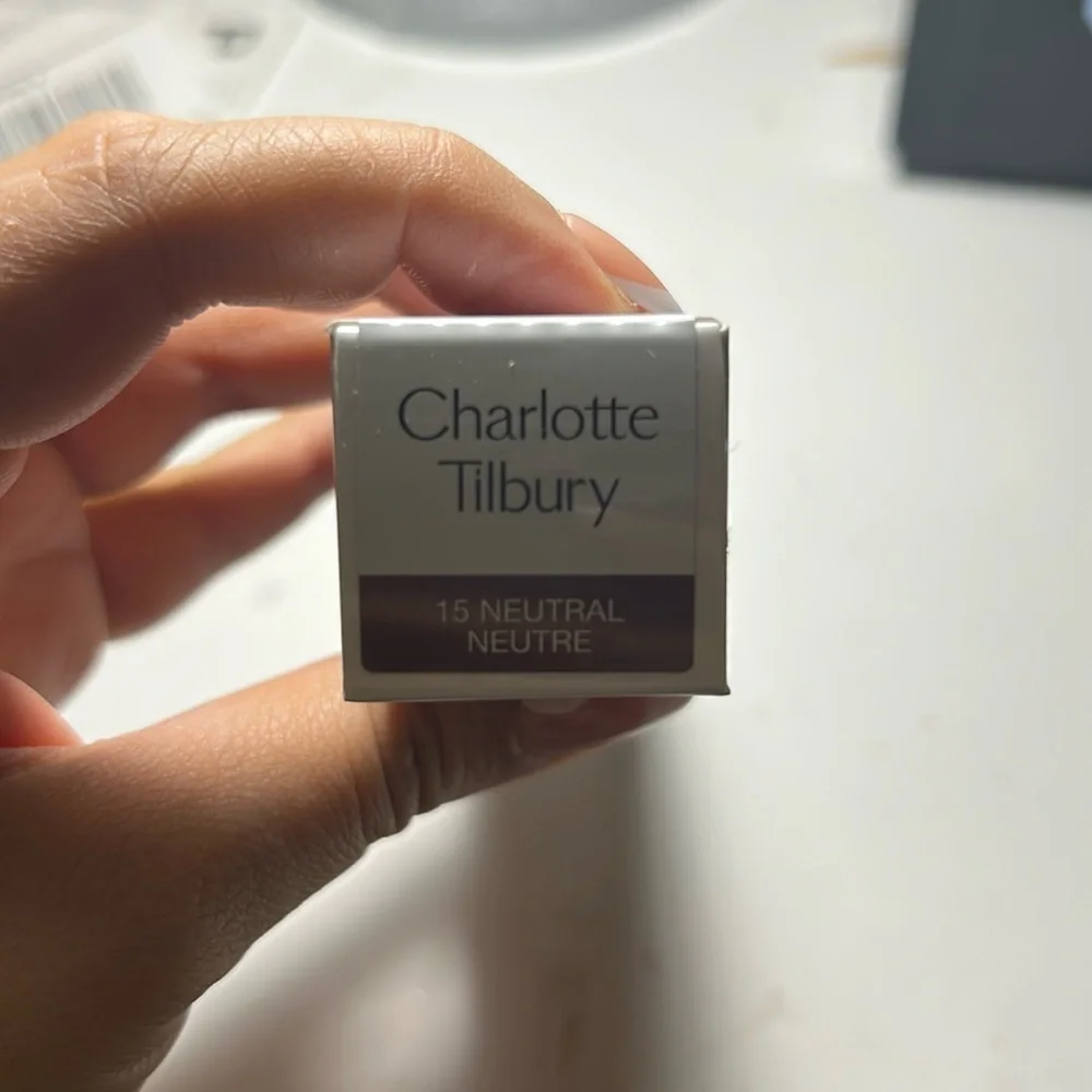 CHARLOTTE TILBURY B19 BEAUTIFUL SKIN FOUNDATION-15 NEUTRAL NEUTRE NIB